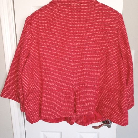 Lane Bryant Red Button Down, Collar, 3/4 Sleeve Blazer Size 28 - Picture 3 of 5